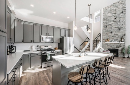 Deer Mountain Casa | Inviting Hideout Townhome w/ Balcony & Lake Views!