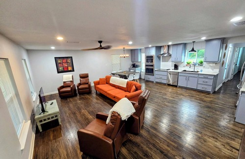Nevada Casa | Inviting home for a birthday party, family or work trip, in downtown Nevada, TX!