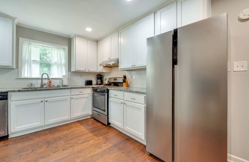 Gresham Park Casa | Inviting Home w/ Backyard: 8 Mi to Dtwn Atlanta!