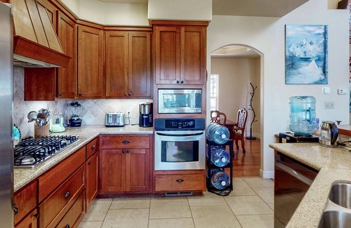 Rough and Ready Casa | Inviting home with balcony, fireplace, full kitchen, & washer/dryer