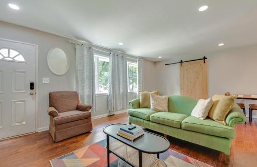 Gresham Park Casa | Inviting Home with Backyard 8 Mi to Dtwn Atlanta!