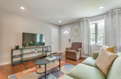 Gresham Park Casa | Inviting Home with Backyard 8 Mi to Dtwn Atlanta!