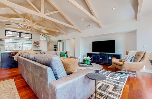 Westwood Casa | Inviting home with enclosed yard, full kitchen, patio, & W/D