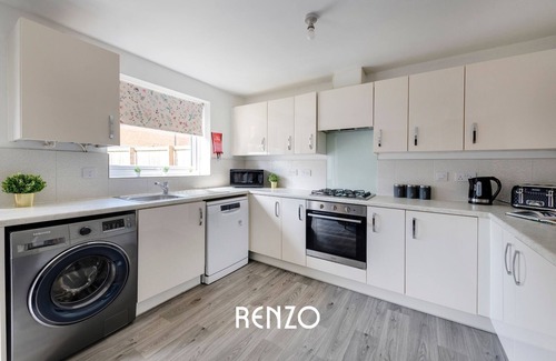 Nottingham Casa | Inviting Home with Driveway Parking, Great Location!