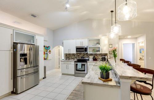 Jensen Beach Casa | Inviting Jensen Beach Home with Screened-In Patio!