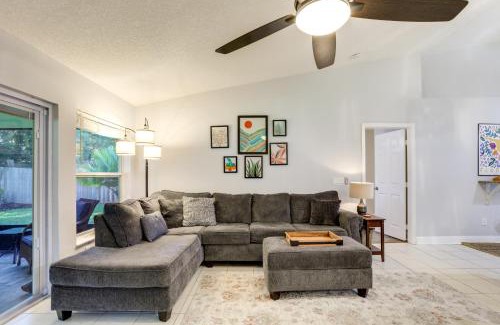 Jensen Beach Casa | Inviting Jensen Beach Home with Screened-In Patio!