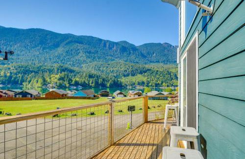 Maple Grove Casa | Inviting Lake Sutherland Home Kayaks and View!