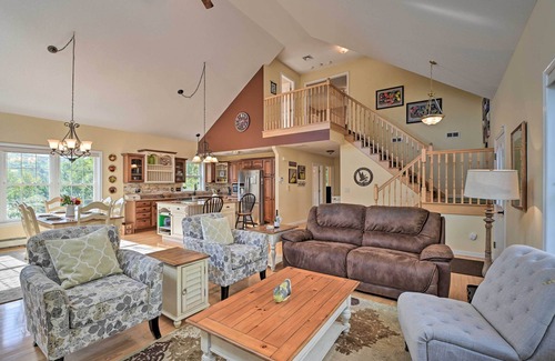 Lucerne-in-Maine Casa | Inviting Lakefront Home: Seasonal Boat Dock!