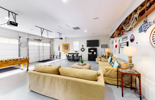 Mineral Casa | Inviting lakefront home with game room, kayaks, firepit, central AC, & W/D