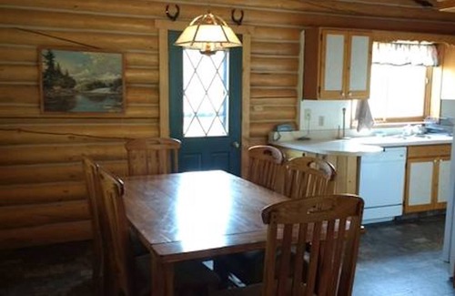Wapiti Casa | Invitar a inicio de sesión de registro en Quiet Valley, cerca de Yellowstone
