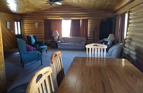 Wapiti Casa | Invitar a inicio de sesión de registro en Quiet Valley, cerca de Yellowstone