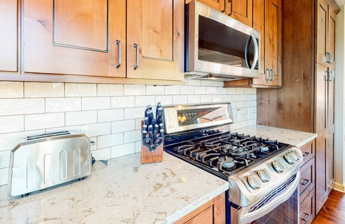 Baldy Mountain Casa | Inviting mountain getaway w/ scenic deck, private hot tub, pool table & foosball