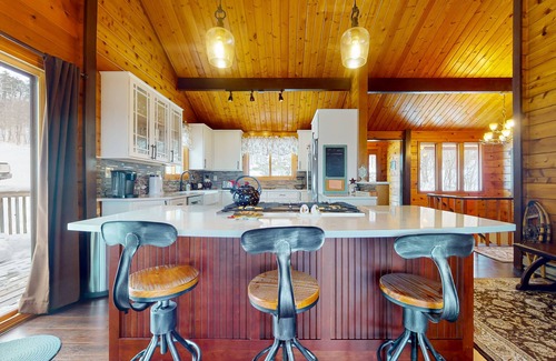 West Dover Casa | Inviting mountain view home with game room, balcony & W/D