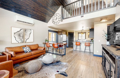 Sturgis Cabina | Inviting mountainside cabin, dog-friendly, with grill, central AC, & W/D