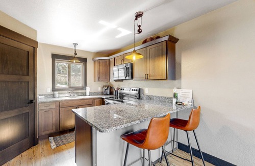 Sturgis Cabina | Inviting mountainside cabin, dog-friendly, with grill, central AC, & W/D