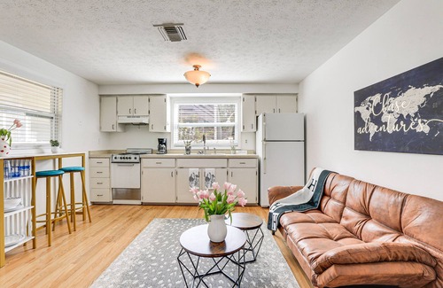 South Sarasota Cabaña | Inviting Sarasota Cottage: 5 Mi to Beach Access!