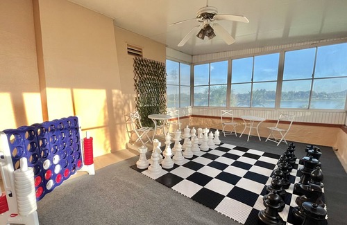 Florida South Atlantic Coast Casa | Inviting, Spacious, Relaxing & fun W/Lakeview and modern Historic Charm! 3/2.5
