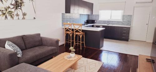 Rockingham Apartamento | Inviting Stay Close to Rockingham and Palm Beach - Hosted by Canstay