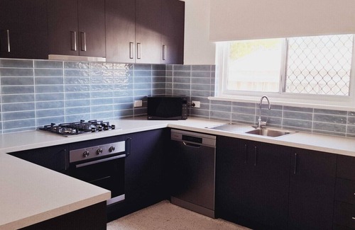 Rockingham Apartamento | New to VRBO: Inviting Stay in Rockingham City Centre