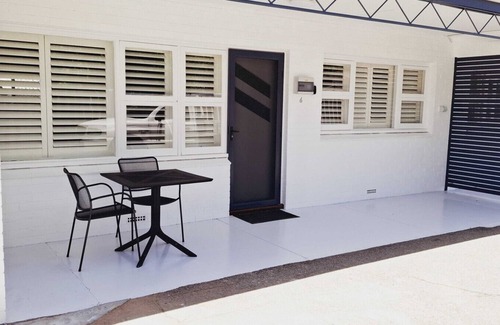 Rockingham Apartamento | New to VRBO: Inviting Stay in Rockingham City Centre
