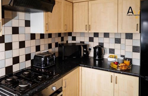 Northampton Casa | Inviting Two-Bedroom House - Garden, Free Driveway Parking, Perfect for Extended Stays By AV Hughes Properties