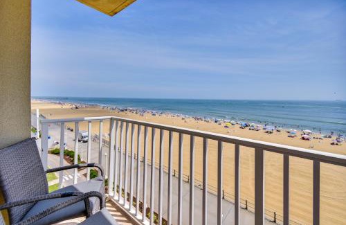 Northeast Virginia Beach Apartamento | Inviting Virginia Beach Condo with Community Pool