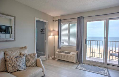 Northeast Virginia Beach Apartamento | Inviting Virginia Beach Condo with Community Pool