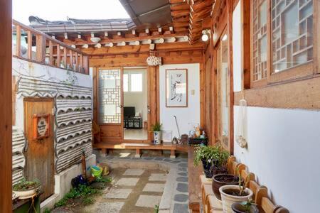 Gahoe-dong Casa | Inwoo Guesthouse