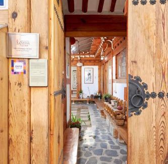 Gahoe-dong Casa | Inwoo Guesthouse