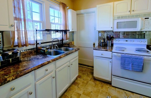 Horse Cave Casa | Inxon Mammoth Cave Bungalow Sleeps 16