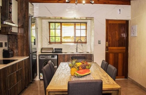 Hazyview Casa | Inyamatane 227B Kruger Park Lodge