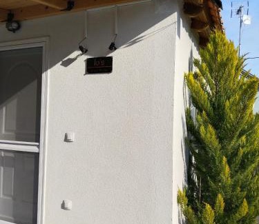 Paralia Ofryniou Casa | Io's Guest House