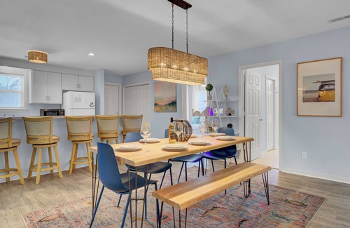 Sullivan's Island Casa | Ion by AvantStay | Walk to Beach, Dining, Shopping | Central Location | Deck