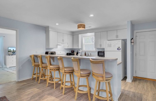 Sullivan's Island Casa | Ion by AvantStay | Walk to Beach, Dining, Shopping | Central Location | Deck