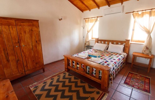 Germencik Casa | Ionia Guest House - Habitación de lujo con balas de paja y piscina en el campo del Egeo