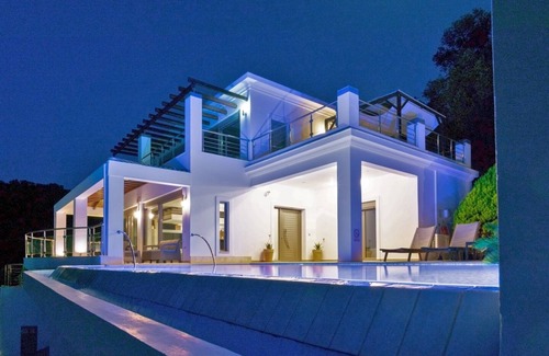 Notos Villa | Lujosa y nueva villa con piscina & jacuzzi y 100 m de la playa