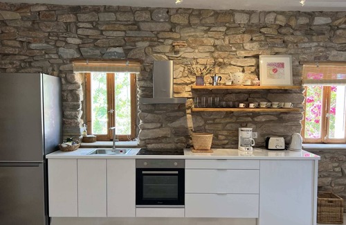 Milopotas Casa | Ios Suite Atellier-Cozy Stone Retreat near the sea