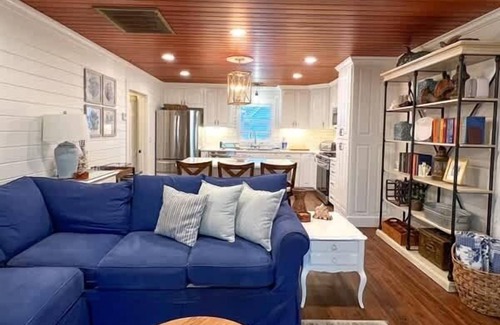 Indian Pass Casa | IP Beach House- Family Holiday home 3 bedroom sleeps 8 Elevator Pet Friendly Ice