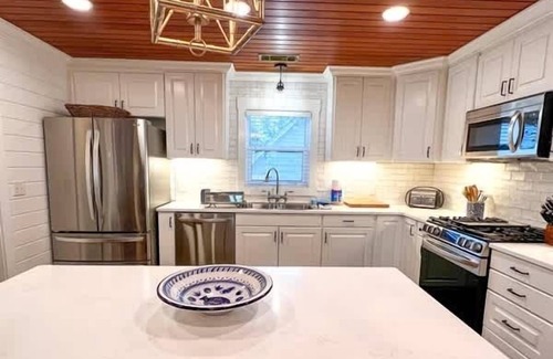 Indian Pass Casa | IP Beach House- Family Holiday home 3 bedroom sleeps 8 Elevator Pet Friendly Ice
