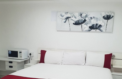 Montclair Casa | Iqhayiya Guest House