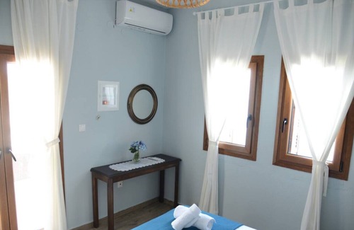 Pella Region Apartamento | Ira Charming apt with stunning view!