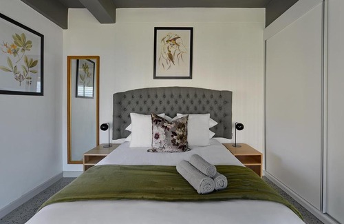 Foreshore Apartamento | Ira - Luxury Apt with City & Mountain Views