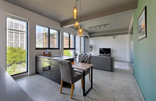 Foreshore Apartamento | Ira - Luxury Apt with City & Mountain Views