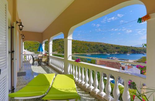 Agios Stefanos Apartamento | Irena Saint Stephanos