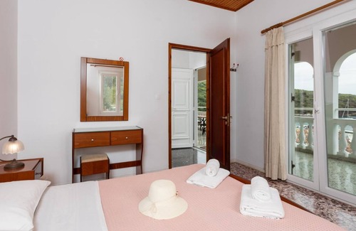 Agios Stefanos Apartamento | Irena - Dos Habitaciones Piso, Capacidad 5