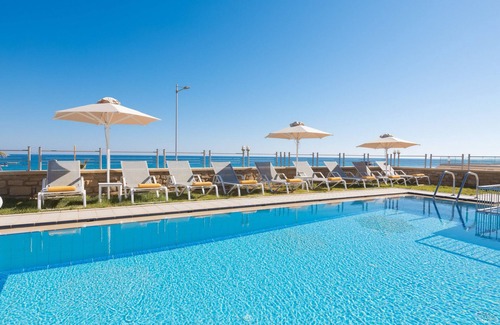 Rethymno Villa | Villa de playa para 12 junto al mar y todas las comodidades en la ciudad de Rethymno.