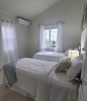 Discovery Bay Casa | Irie Rock Cottage - Close to the Beaches and Attractions, Spa Treatment- Discovery Bay, St Ann
