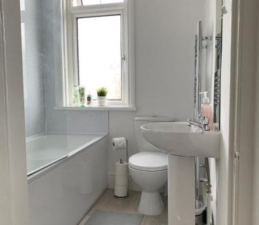 Southsea Casa | Iris Home in Southsea FREE street parking and pets welcome