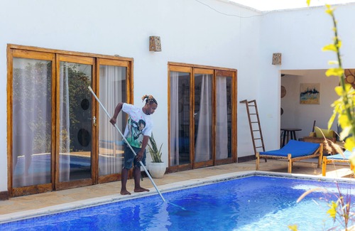 Kidoti Villa | Iris House - Private Pool, AC & Wi-Fi