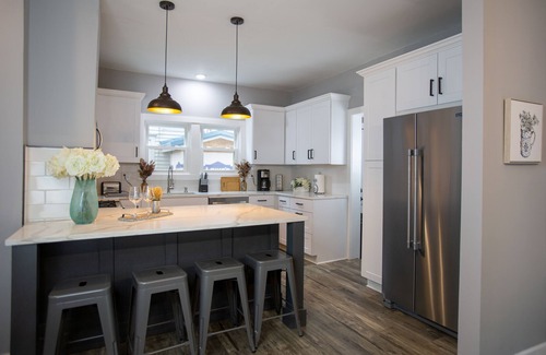Northeast South Bend Casa | IRISH COVE GETAWAY! Walk to Notre Dame! Host a Tailgate with 2 homes!!